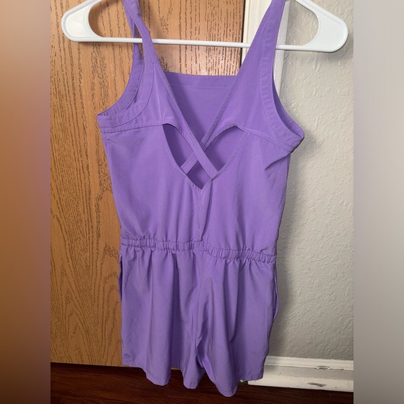 Romper with criss cross in the back - Picture 3 of 3